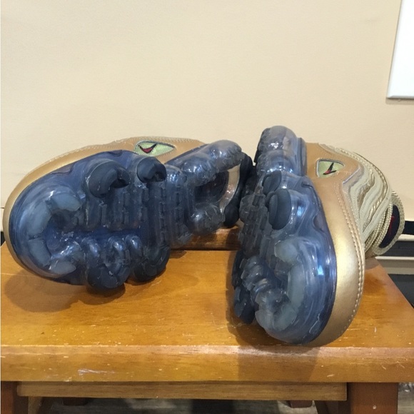 Nike Air Vapormax '97 GS 4Y Size Women's 5.5 Metallic Gold Shoes AQ2657-700 - Picture 7 of 7